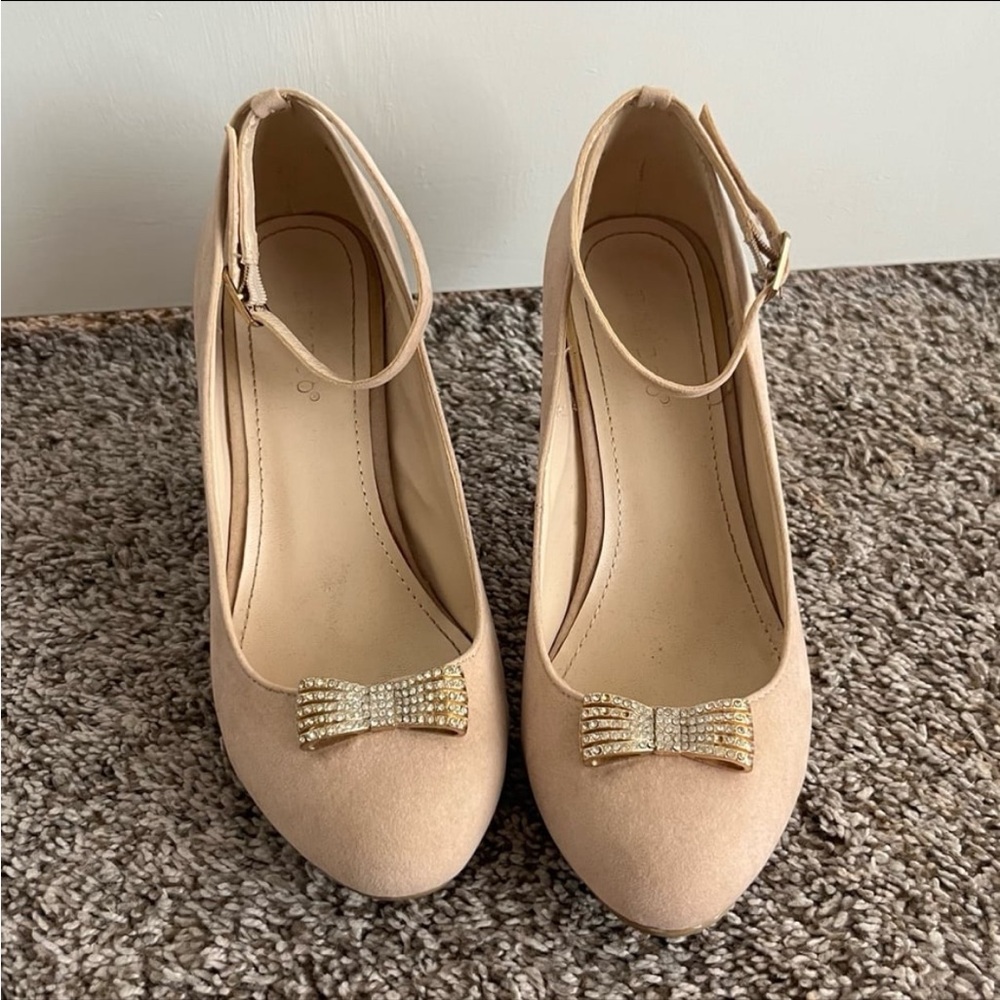 Blush Pink Suede Ankle Buckle Diamond Bows Size 8